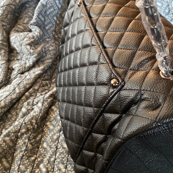 NICE BLACK OVERSIZED PURSE. - Picture 2 of 7